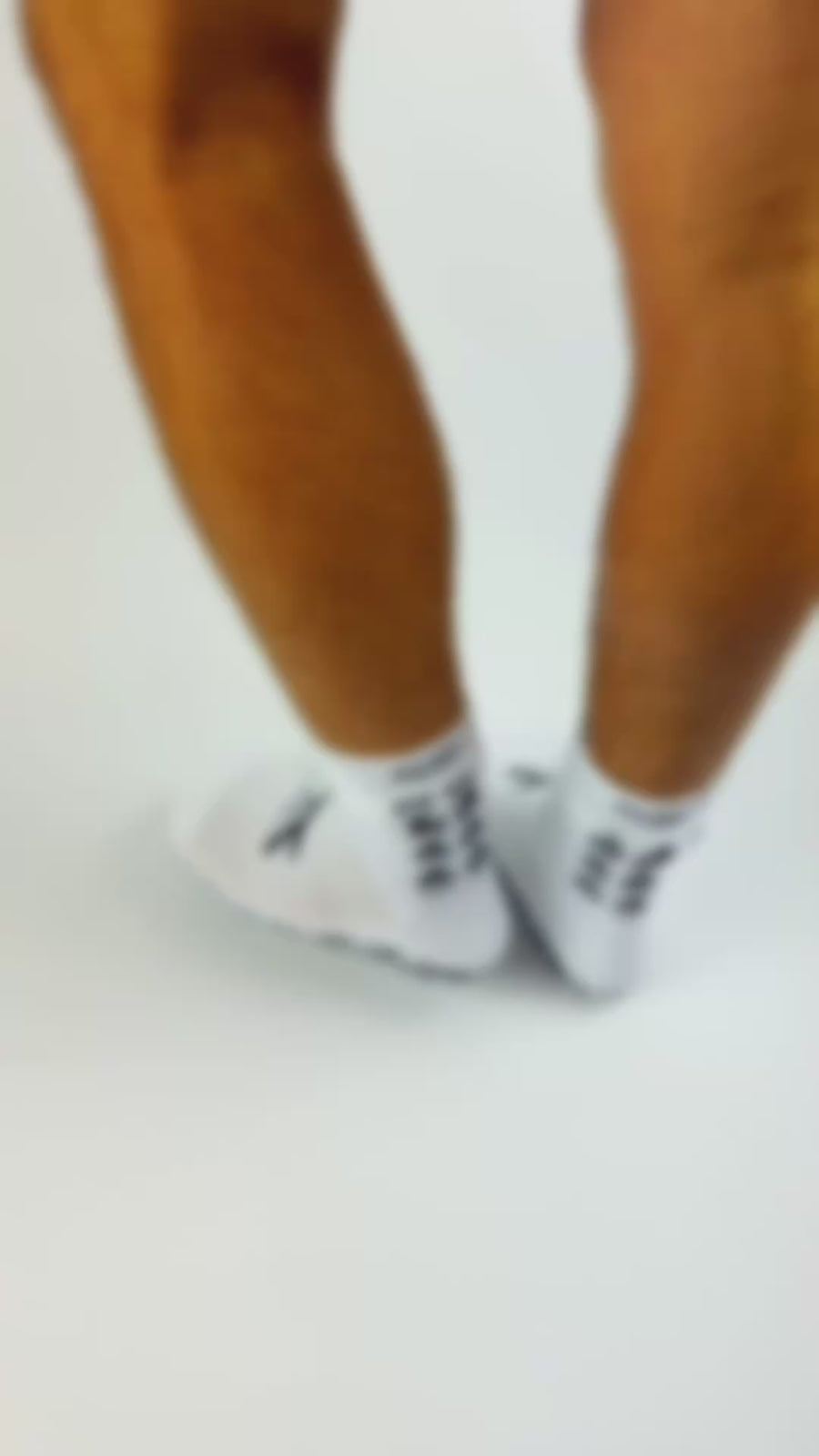 GRIP SOCKS MIDCALF LENGTH WHITE